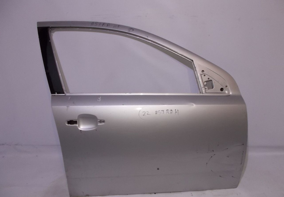 Дверь передняя правая бу Opel Astra H (скл-3) OEM 0124086