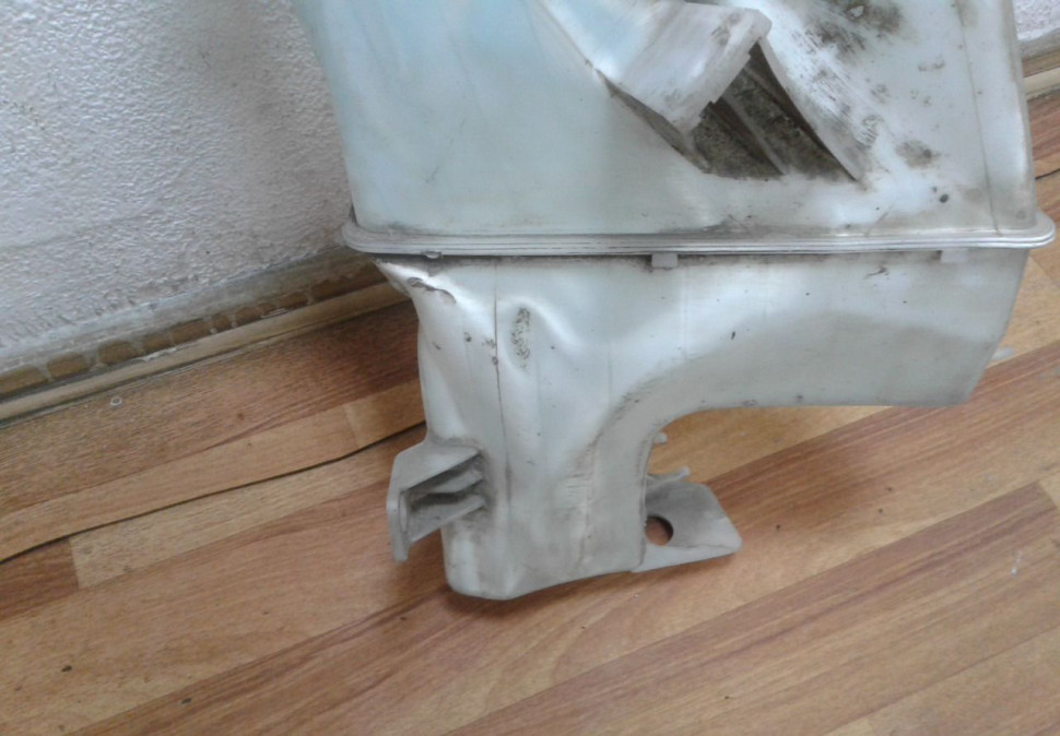 Бачок омывателя Hyundai Creta oem 98610m000 (вмятина) Бачок омывателя Hyundai Creta oem 98610m000 (вмятина)