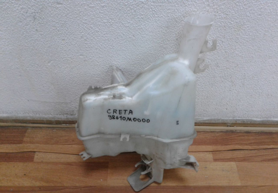 Бачок омывателя Hyundai Creta oem 98610m000 (вмятина) Бачок омывателя Hyundai Creta oem 98610m000 (вмятина)