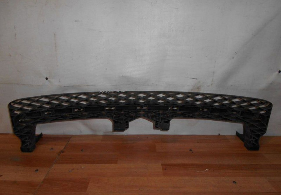 Усилитель (пластик) нижний Volkswagen Passat B7 бу (Скл-1)