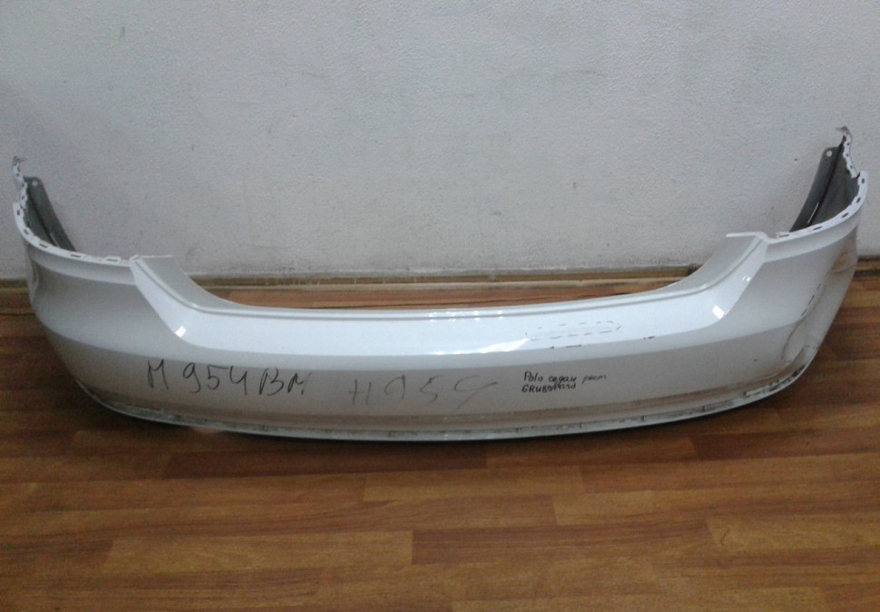 Бампер задний Volkswagen Polo рест OEM 6RU807421D (вмятина)