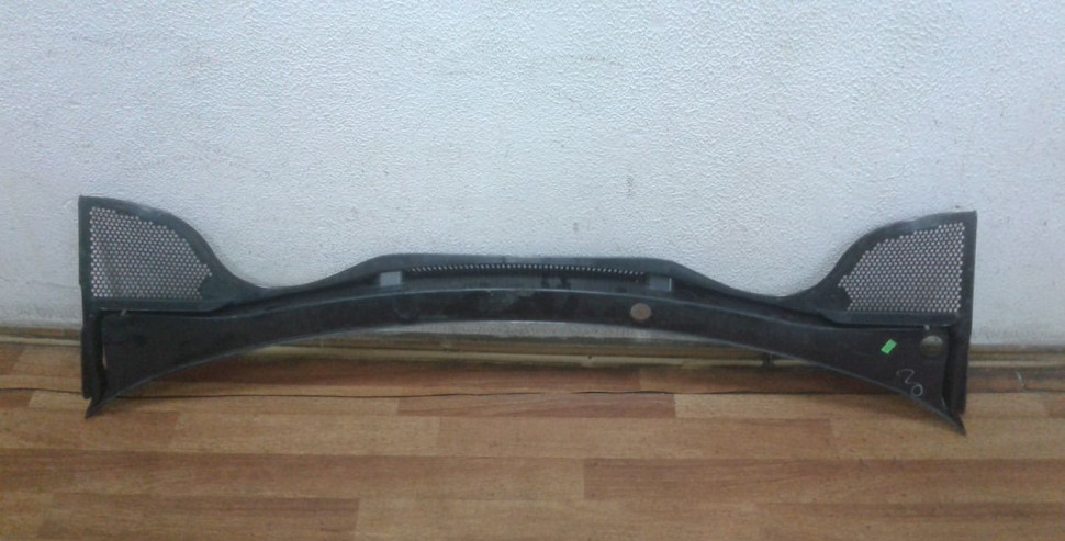 Жабо накладка Volkswagen Polo oem 6ru819415 (трещина)