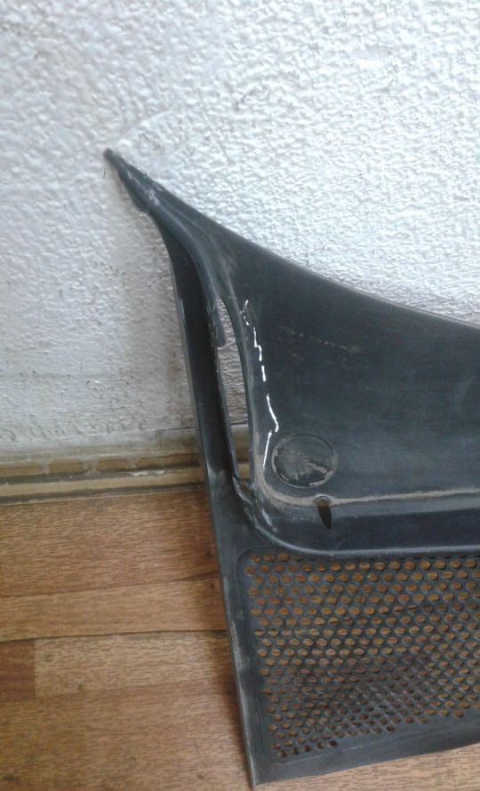 Жабо накладка Volkswagen Polo oem 6ru819415 (трещина) Жабо накладка Volkswagen Polo oem 6ru819415 (трещина)
