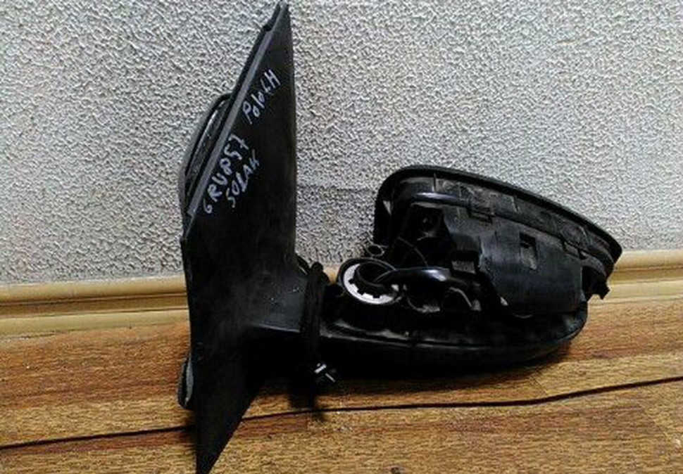 Корпус зеркала левый Volkswagen Polo oem 6ru857501