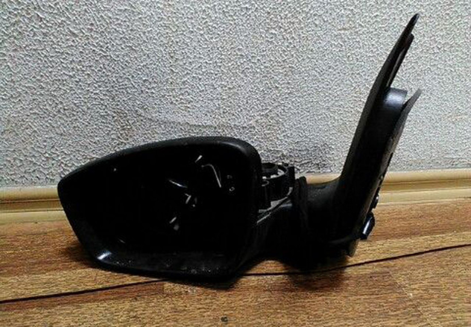 Корпус зеркала левый Volkswagen Polo oem 6ru857501