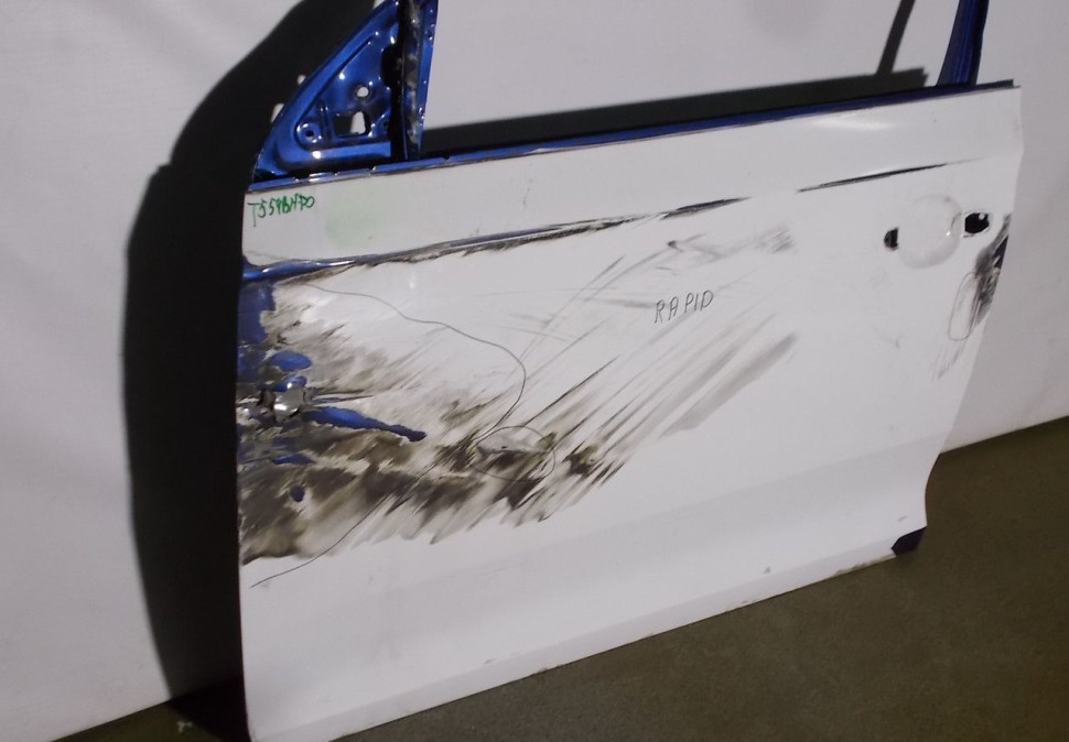 Дверь передняя левая бу Skoda Rapid OEM 5JA831051B Дверь передняя левая бу Skoda Rapid OEM 5JA831051B