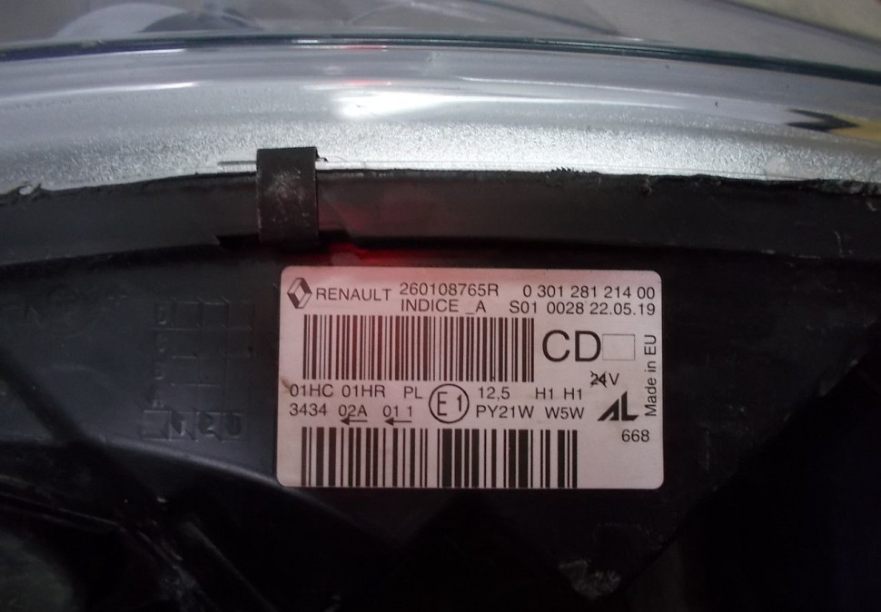 Фара правая бу Renault Kaptur OEM 260108765R