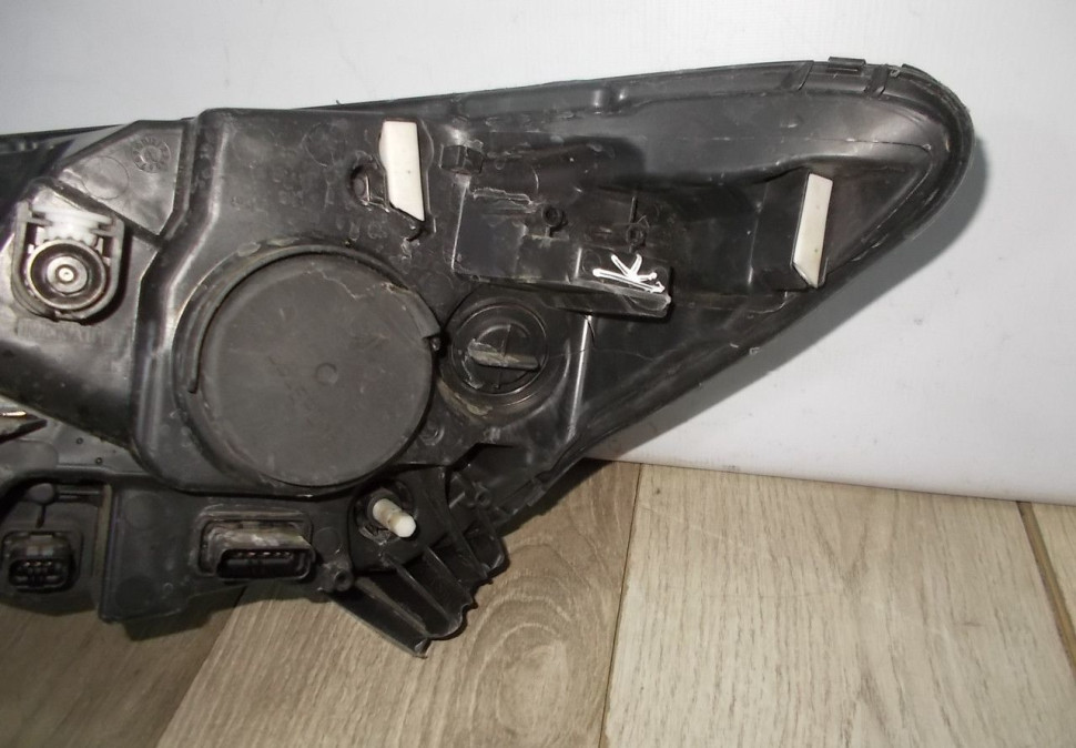 Фара правая бу Renault Kaptur OEM 260108765R