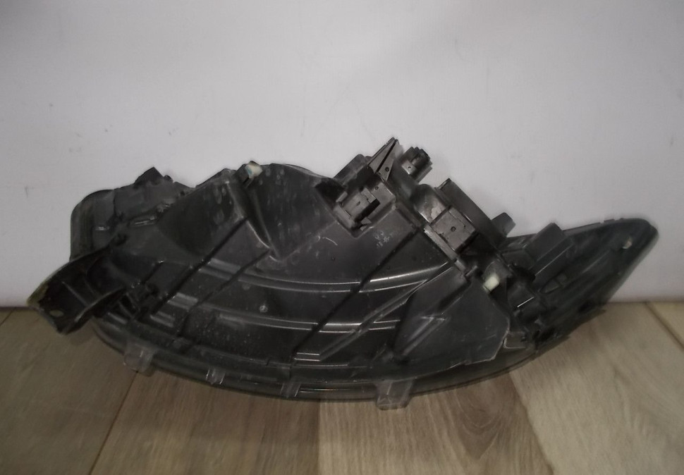 Фара правая бу Renault Kaptur OEM 260108765R