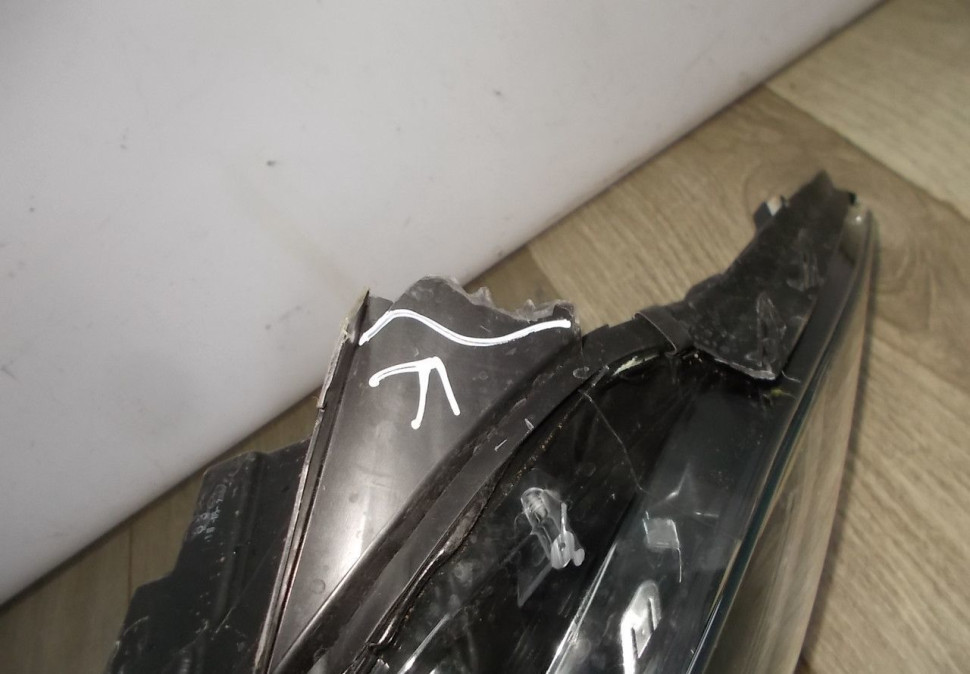 Фара правая бу Renault Kaptur OEM 260108765R