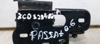 Крюк замка капота Volkswagen Passat B6 oem 3C0823480A
