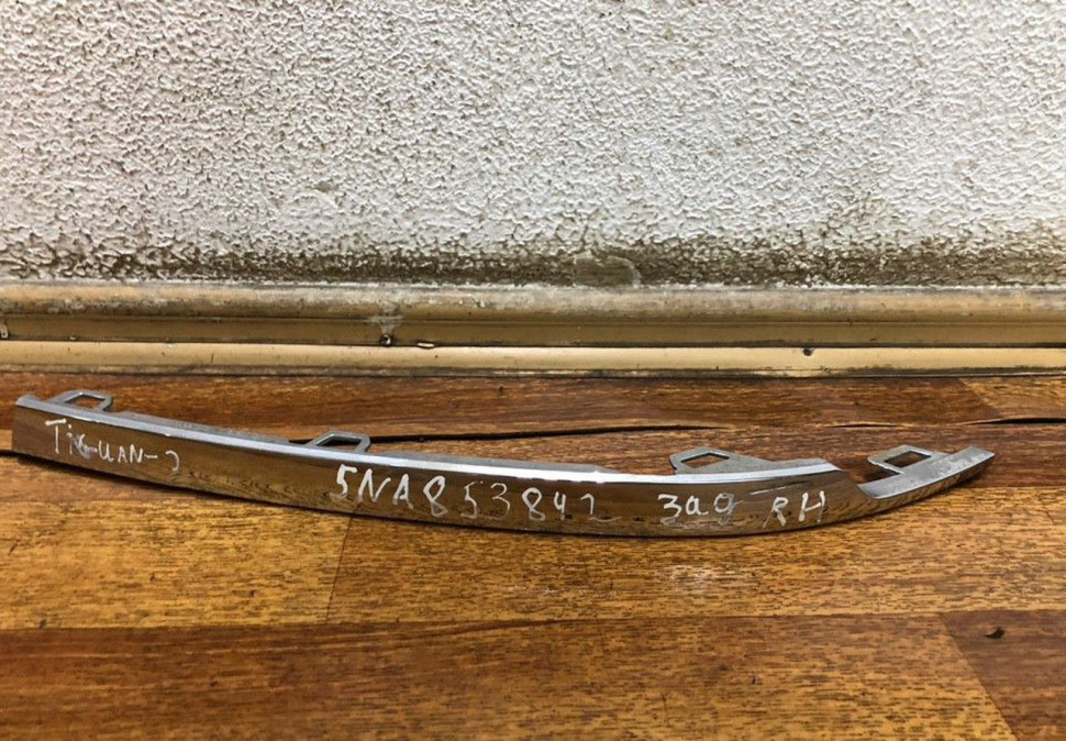 Накладка (хром) заднего бампера правый Volkswagen Tiguan 2 16- Oem 5NA853842