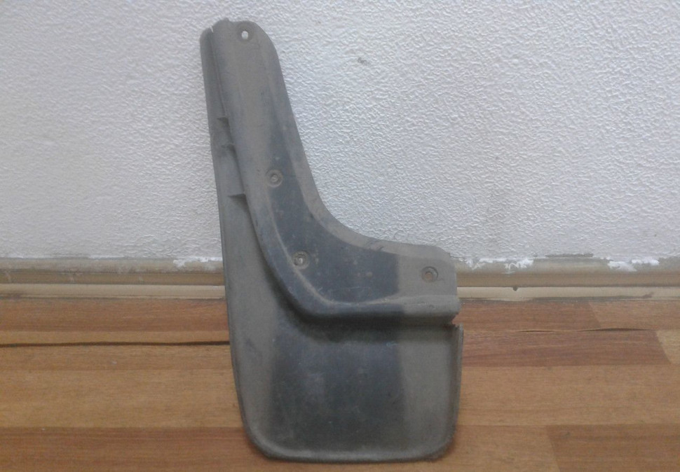 Брызговик задний правый Volkswagen Polo 09- Oem 6RU075101