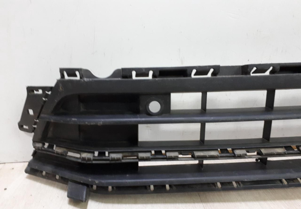 Решетка в бампер Jetta 6 5cu853677b Решетка в бампер Jetta 6 5cu853677b