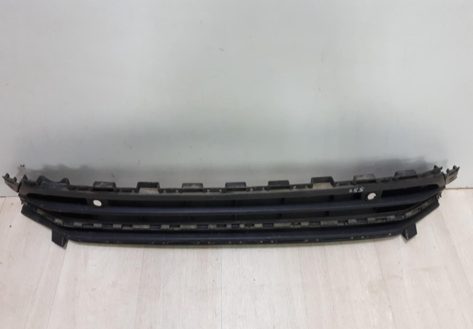 Решетка в бампер Jetta 6 5cu853677b Решетка в бампер Jetta 6 5cu853677b
