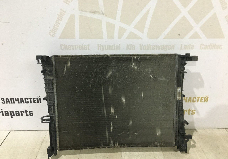 Радиатор охлаждения Renault Logan 2 OEM 214105731R Радиатор охлаждения Renault Logan 2 OEM 214105731R