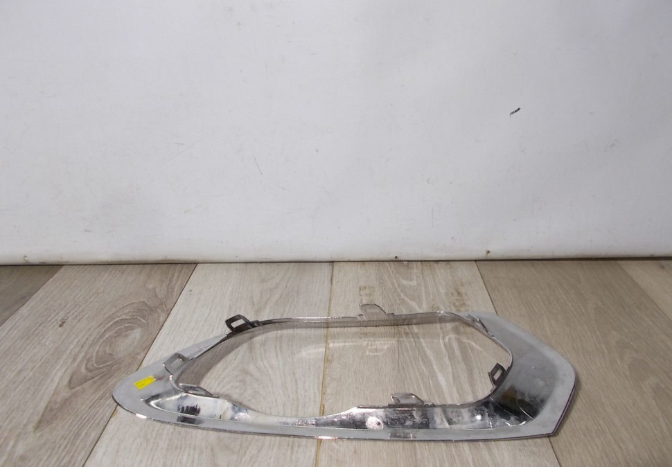 Молдинг решетки противотуманной фары левый бу Renault Logan 2 OEM 261A30299R