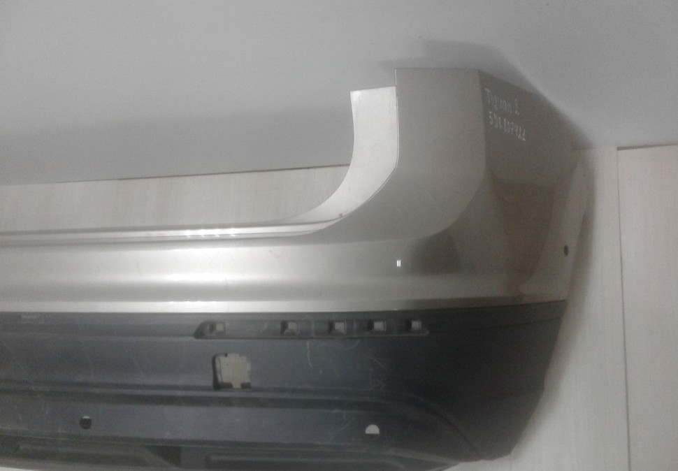Бампер задний Volkswagen Tiguan 2 oem 5na807421 (трещина) Бампер задний Volkswagen Tiguan 2 oem 5na807421 (трещина)