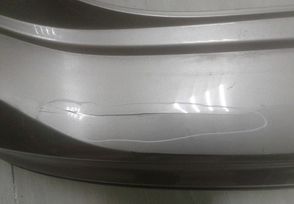 Бампер задний Volkswagen Tiguan 2 oem 5na807421 (трещина) Бампер задний Volkswagen Tiguan 2 oem 5na807421 (трещина)