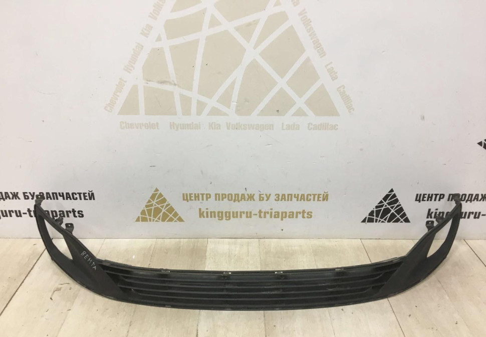 Решетка бампера Центральная Kia Venga 2009 oem 865611P000