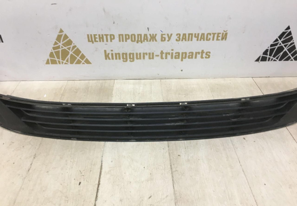 Решетка бампера Центральная Kia Venga 2009 oem 865611P000