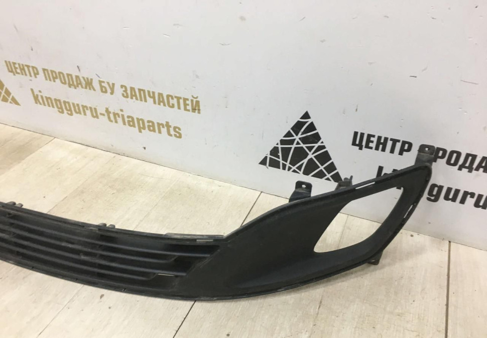 Решетка бампера Центральная Kia Venga 2009 oem 865611P000
