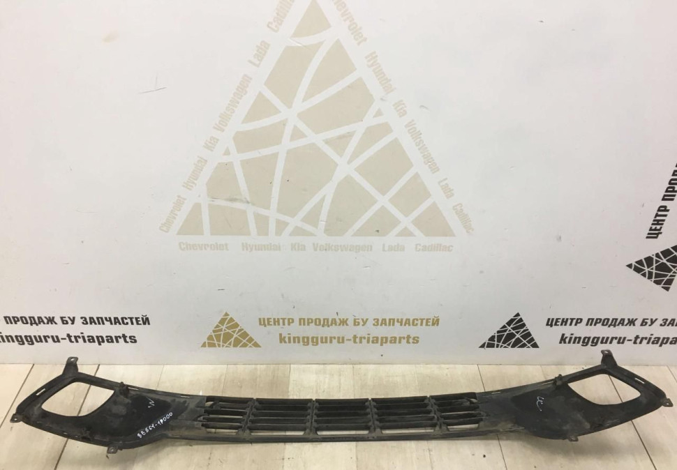 Решетка бампера Центральная Kia Venga 2009 oem 865611P000