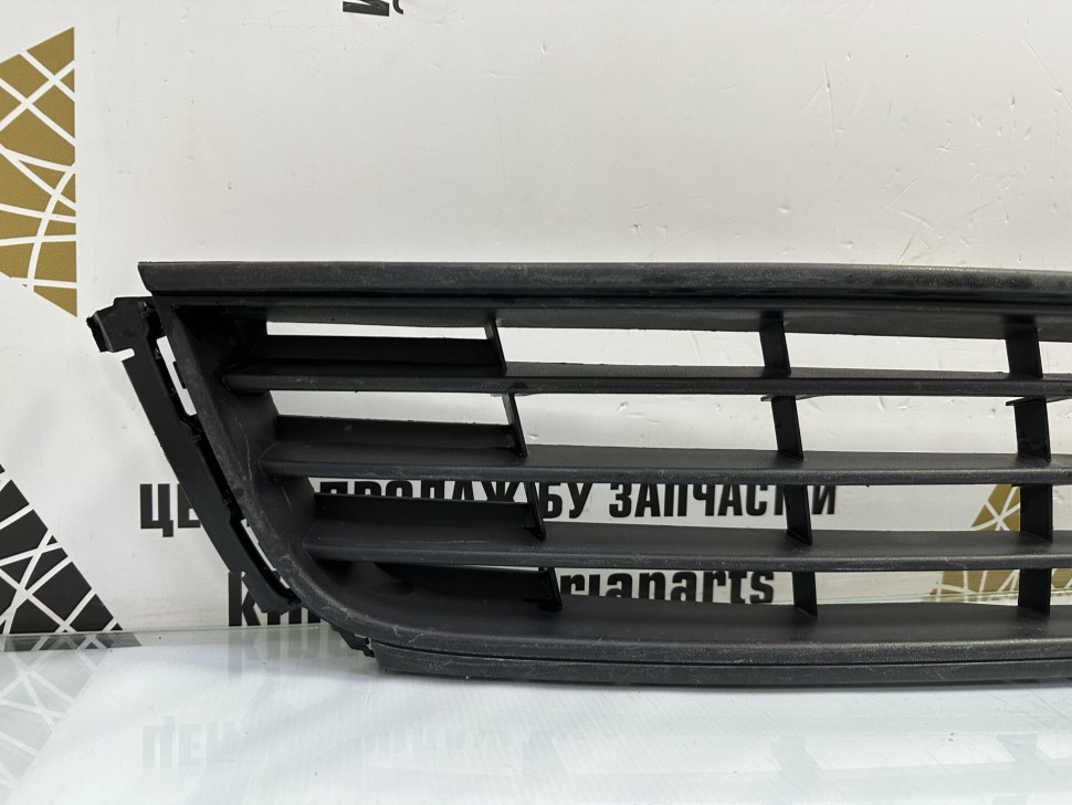 Решетка переднего бампера Volkswagen Polo 5 дорестайлинг 2009 OEM 6RU853677 Решетка переднего бампера Volkswagen Polo 5 дорестайлинг 2009 OEM 6RU853677