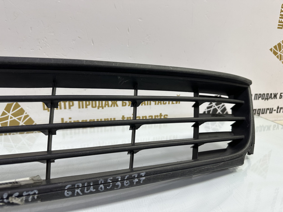 Решетка переднего бампера Volkswagen Polo 5 дорестайлинг 2009 OEM 6RU853677 Решетка переднего бампера Volkswagen Polo 5 дорестайлинг 2009 OEM 6RU853677