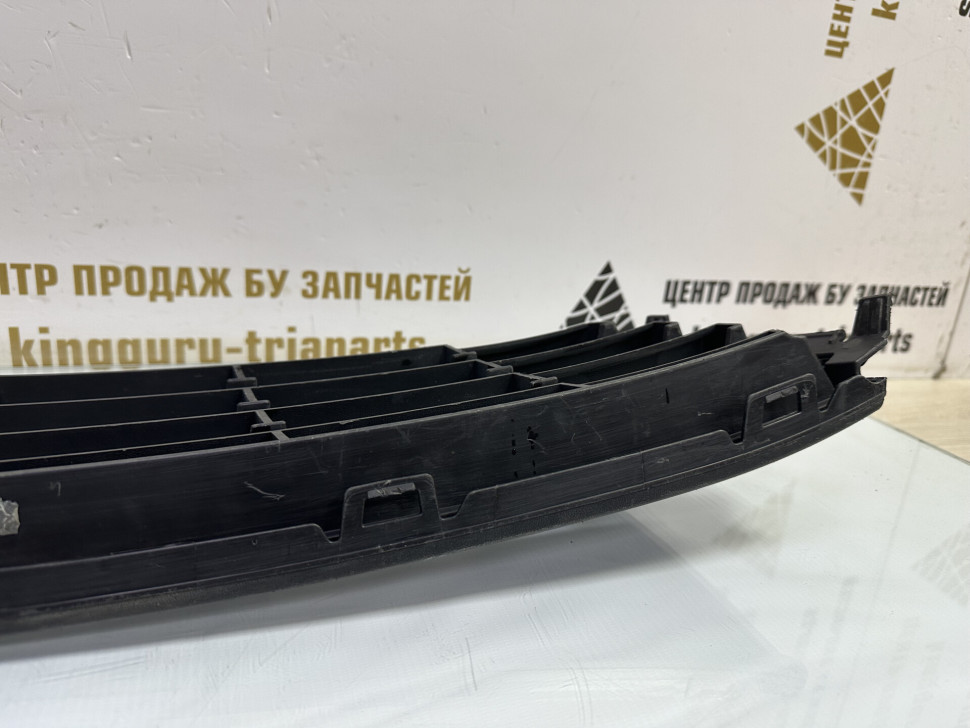 Решетка переднего бампера Volkswagen Polo 5 дорестайлинг 2009 OEM 6RU853677 Решетка переднего бампера Volkswagen Polo 5 дорестайлинг 2009 OEM 6RU853677