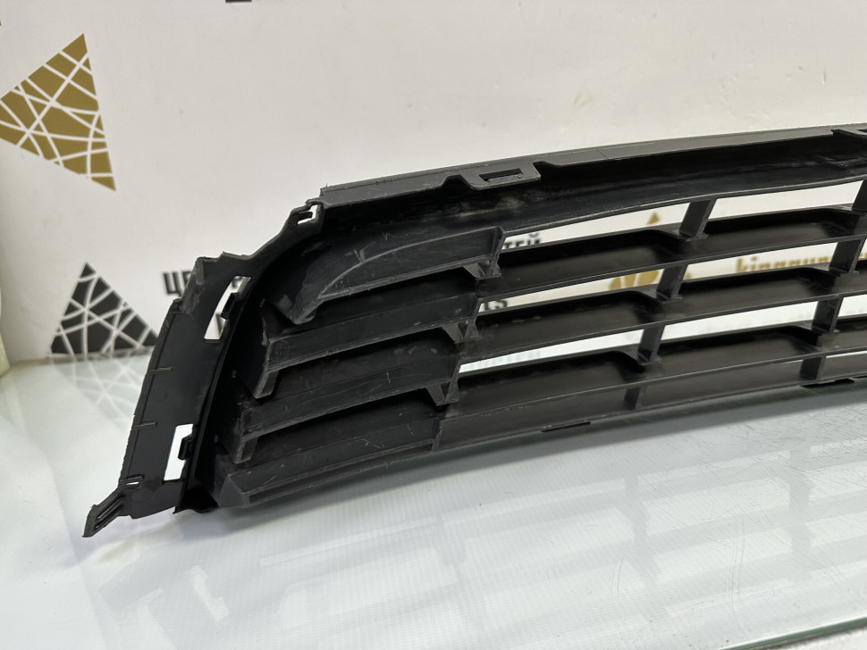 Решетка переднего бампера Volkswagen Polo 5 дорестайлинг 2009 OEM 6RU853677 Решетка переднего бампера Volkswagen Polo 5 дорестайлинг 2009 OEM 6RU853677