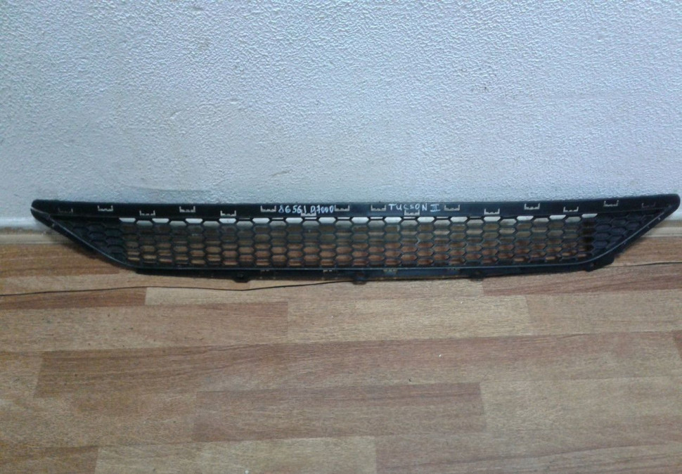 Решетка переднего бампера Hyundai Tucson 3 (15>) трещина oem 86561d7000