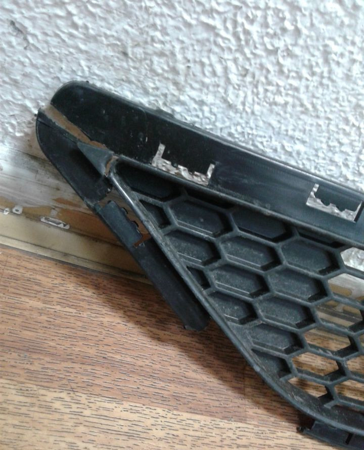 Решетка переднего бампера Hyundai Tucson 3 (15>) трещина oem 86561d7000