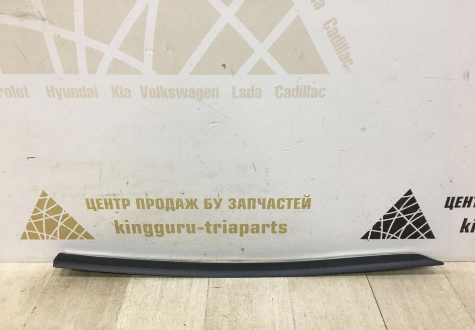 Молдинг двери передний правый Skoda Yeti OEM 5L0853518B