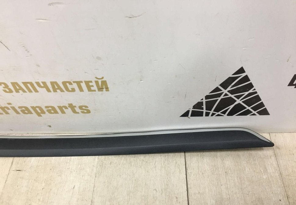 Молдинг двери передний правый Skoda Yeti OEM 5L0853518B Молдинг двери передний правый Skoda Yeti OEM 5L0853518B