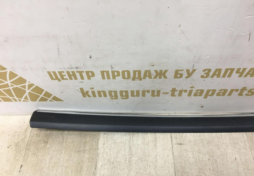 Молдинг двери передний правый Skoda Yeti OEM 5L0853518B Молдинг двери передний правый Skoda Yeti OEM 5L0853518B