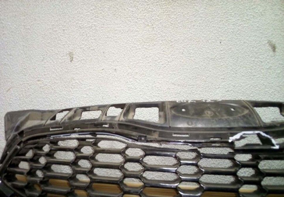Решетка радиатора Kia Ceed 12- Oem 86351A2010 (трещина)