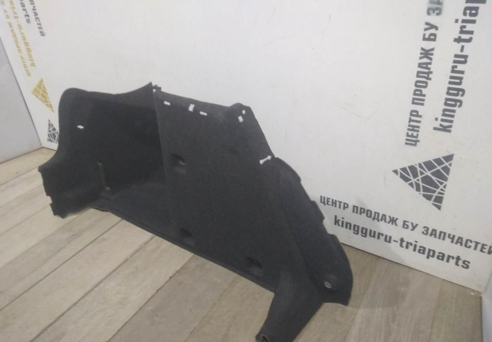 Обивка багажника левая бу Skoda Octavia A7 OEM 5EU867427E