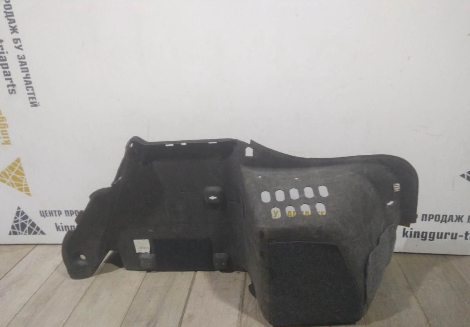 Обивка багажника левая бу Skoda Octavia A7 OEM 5EU867427E