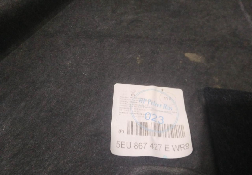 Обивка багажника левая бу Skoda Octavia A7 OEM 5EU867427E