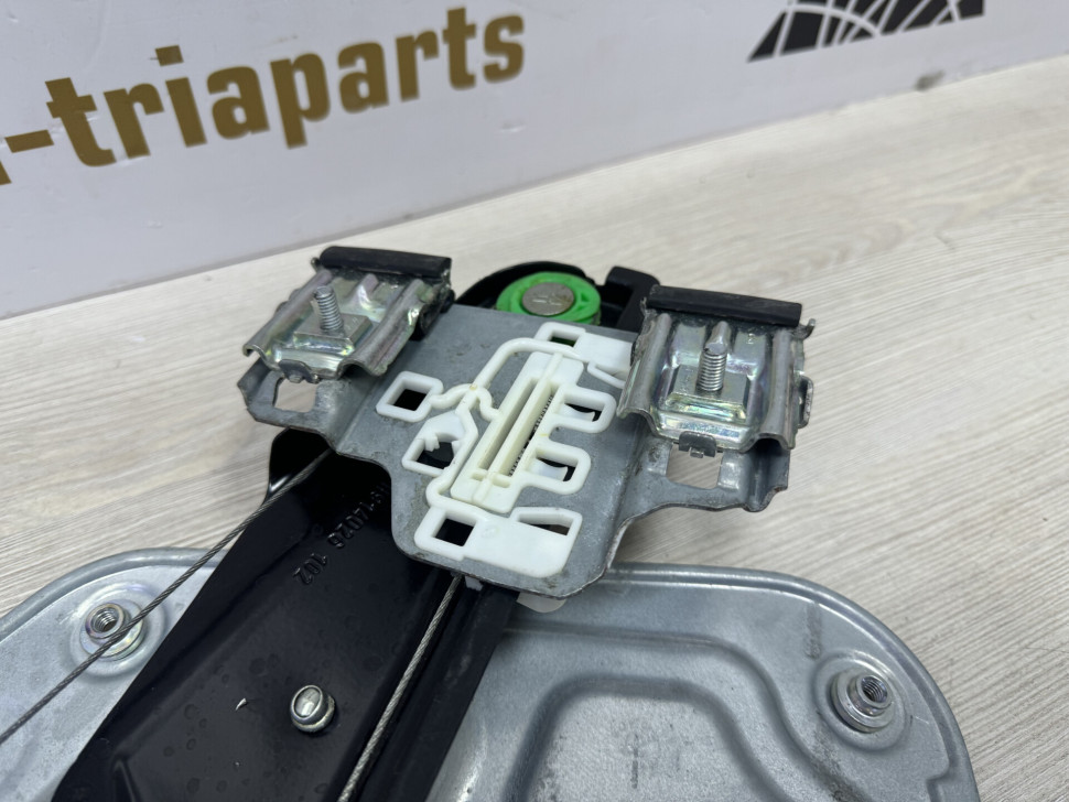 Стеклоподъемник двери передний левый бу Skoda Yeti OEM 5L0837401A Стеклоподъемник двери передний левый бу Skoda Yeti OEM 5L0837401A