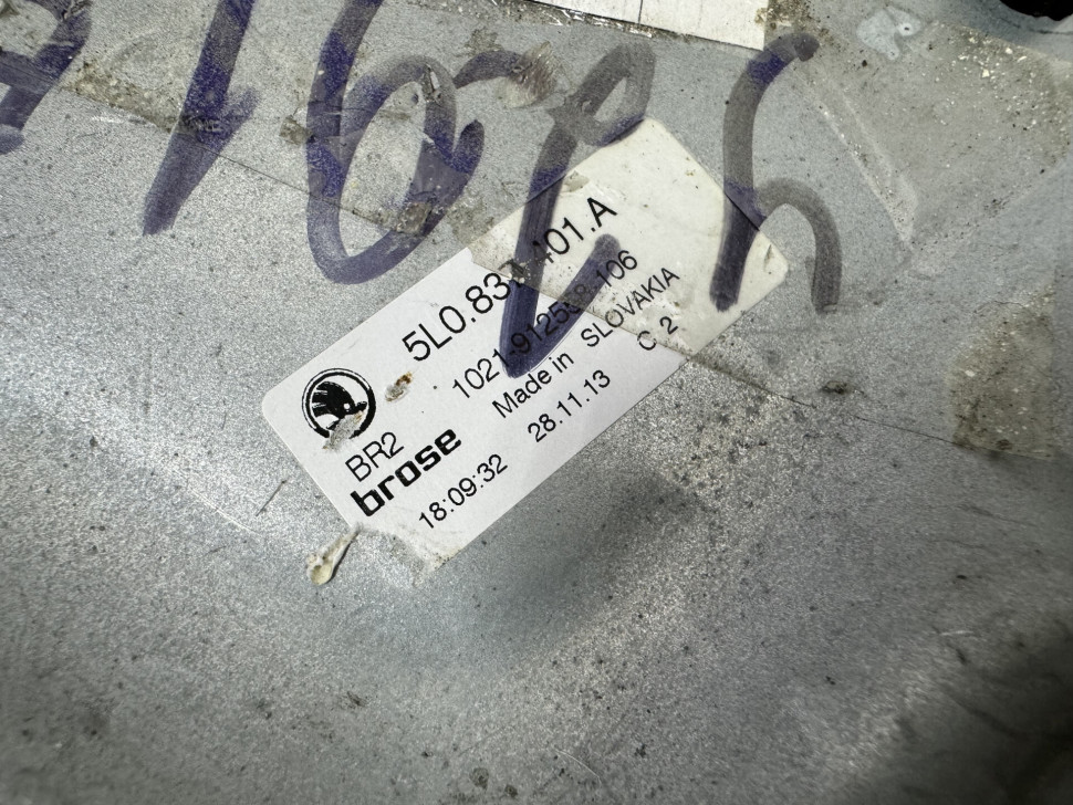 Стеклоподъемник двери передний левый бу Skoda Yeti OEM 5L0837401A Стеклоподъемник двери передний левый бу Skoda Yeti OEM 5L0837401A