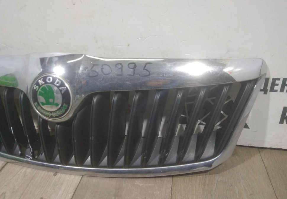 Решетка радиатора бу Skoda Octavia A5 OEM 1Z0853651C Решетка радиатора бу Skoda Octavia A5 OEM 1Z0853651C