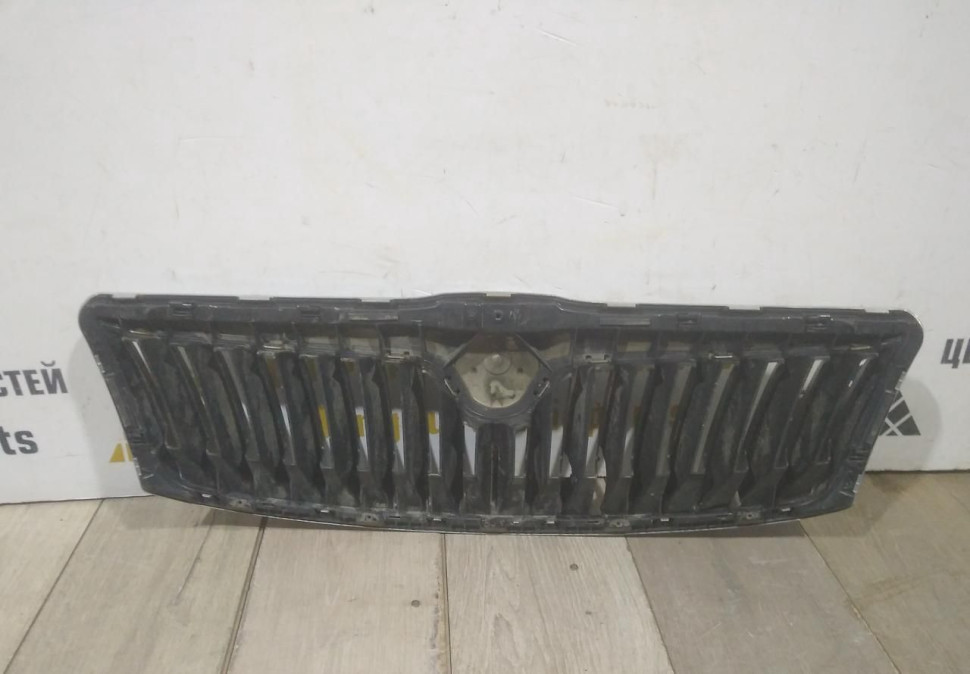 Решетка радиатора бу Skoda Octavia A5 OEM 1Z0853651C Решетка радиатора бу Skoda Octavia A5 OEM 1Z0853651C