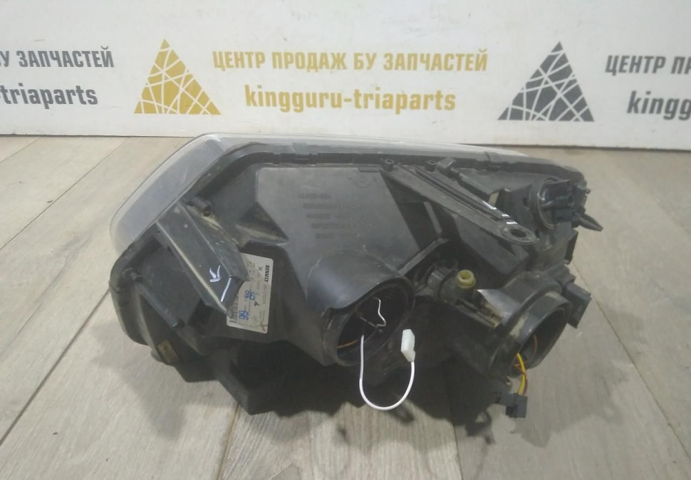 Фара правая бу Renault Duster рестайлинг OEM 260107307R