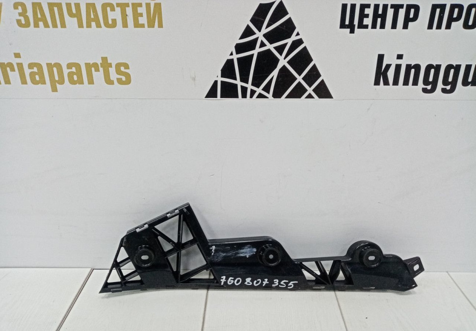 Кронштейн заднего бампера левый Volkswagen Touareg  3 oem 760807355