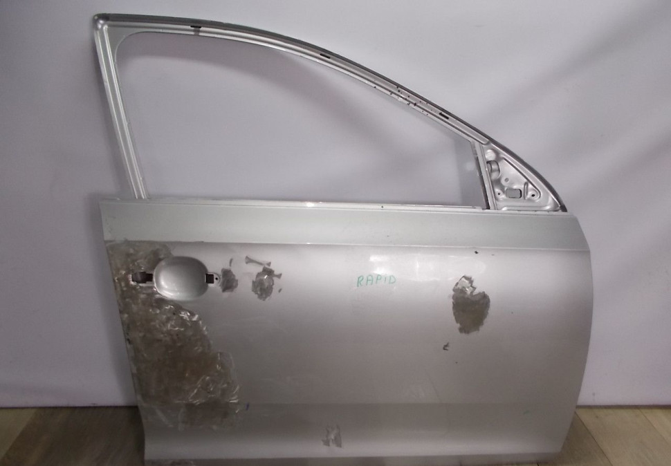 Дверь передняя правая бу Skoda Rapid OEM 6RF831056D, 5JA831052B
