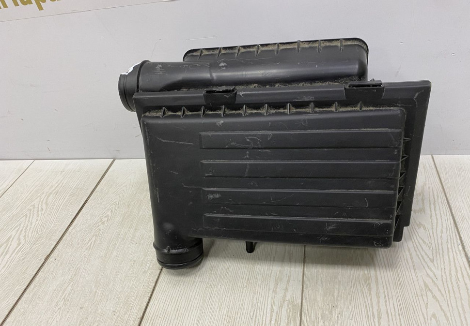 Корпус воздушного фильтра бу Skoda Rapid / Volkswagen Golf 7 OEM 04E129611G Корпус воздушного фильтра бу Skoda Rapid / Volkswagen Golf 7 OEM 04E129611G