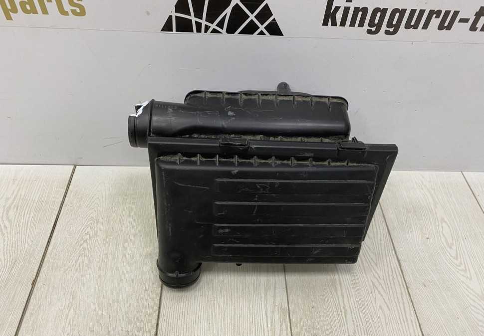 Корпус воздушного фильтра бу Skoda Rapid / Volkswagen Golf 7 OEM 04E129611G Корпус воздушного фильтра бу Skoda Rapid / Volkswagen Golf 7 OEM 04E129611G