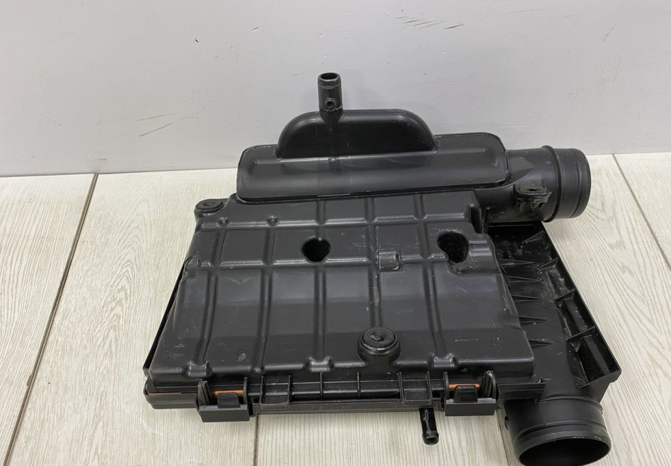 Корпус воздушного фильтра бу Skoda Rapid / Volkswagen Golf 7 OEM 04E129611G Корпус воздушного фильтра бу Skoda Rapid / Volkswagen Golf 7 OEM 04E129611G